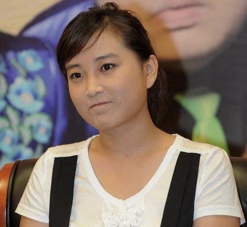 朋友爆料贾玲生活照视频,真实日常与舞台形象大不同